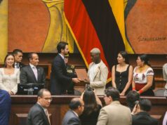 Moisés Caicedo fue condecorado por la Asamblea Nacional