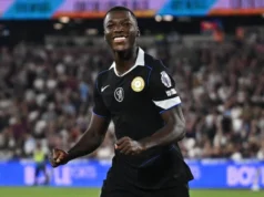 Moisés Caicedo marcó en aplastante goleada de Chelsea
