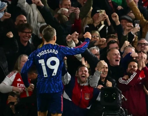 Arsenal se queda con el triunfo sin la presencia aún de Piero Hincapié