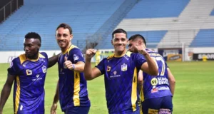 Hinchas de Delfín convocan a un plantón en defensa del club