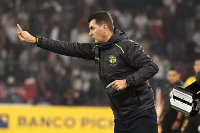 api-ismael-rescalvo-lduq-barcelonasc-ligapro-2025