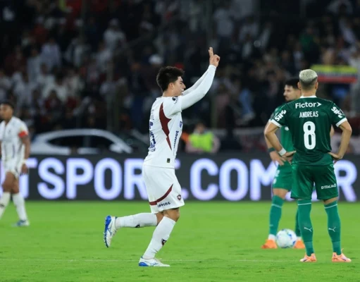 ¡CON PIE Y MEDIO EN LA FINAL! Liga propinó goleada en casa a Palmeiras