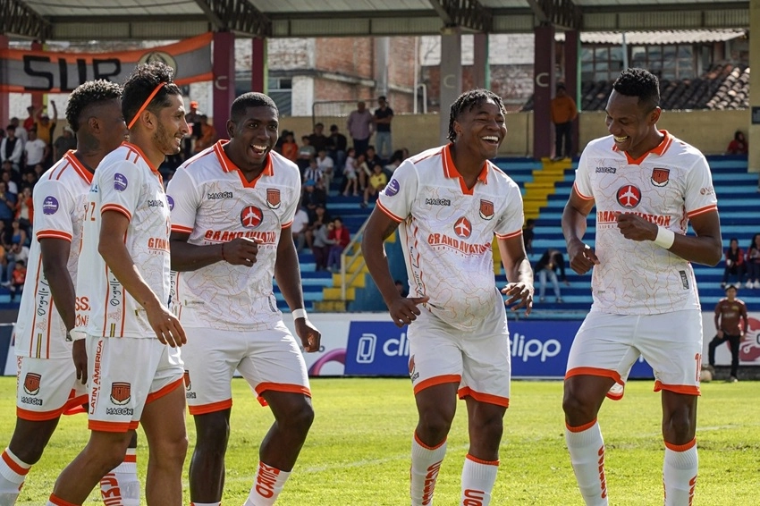 Libertad comienza con pie derecho su camino en el hexagonal final
