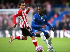 Con la presencia de Moisés Caicedo, Chelsea perdió sobre el final ante Sunderland