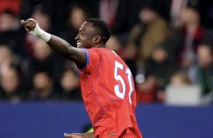 Willian Pacho en el once ideal de la IFFHS