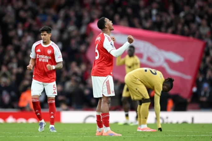 piero-hincapie-debut-premier-league-arsenal-crystal-palace-2025