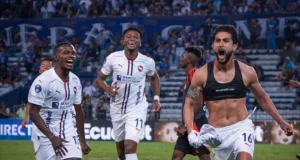 Con drama al final Liga derrotó a Emelec en el Capwell