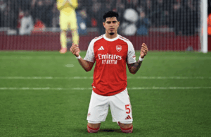 Piero Hincapié cumplió su primera titularidad con Arsenal