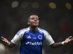 Un golazo de Keny Arroyo encaminó a la goleada de Cruzeiro
