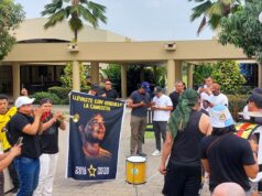 Entre cánticos, llanto y fuegos artificiales fue despedido Mario Pineida