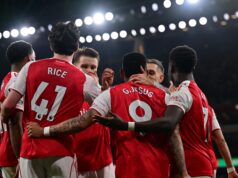 Arsenal se lleva agónico triunfo con Piero Hincapié en el once estelar