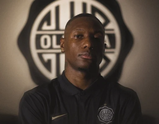 Olimpia hace oficial la llegada del lateral zurdo Aníbal Chalá