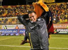 César Farías firmó como DT de Barcelona