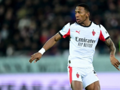 Pervis Estupiñán jugó una hora en empate de visita de AC Milan