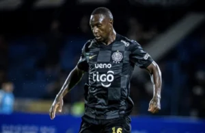 ¡REGRESATE A ECUADOR! Hinchas de Olimpia explotaron contra Aníbal Chalá