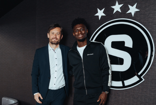 Jhoanner Chávez asume nuevo reto al sumarse a Sparta Praga