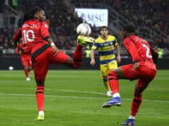 ¡SIGUE SIN DESTACAR! Pervis Estupiñán jugó 62′ en derrota de AC Milan