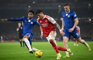 Hincapié le ganó el duelo a ‘Moi’ y Arsenal va a la final de la Copa de la Liga