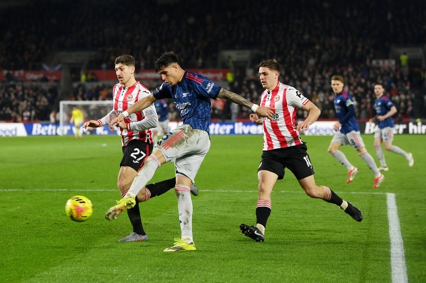 mike-hewitt-getty-images-brentford-v-arsenal-premier-league-piero-hincapie-centra.jpg