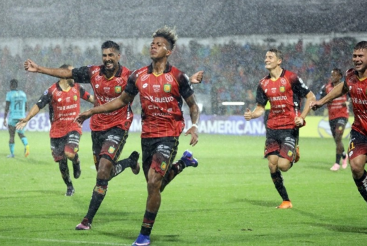 Goleada de D. Cuenca sobre Libertad lo instala en la fase de grupos de la Sudamericana