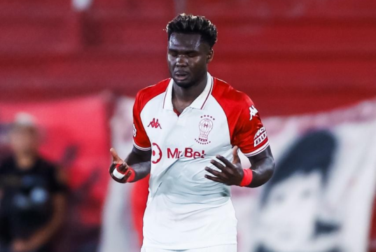 Pese al gol de Jordy Caicedo, Huracán perdió ante River Plate con Páez en cancha