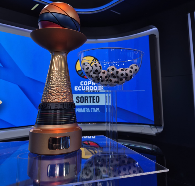 copa ecuador trofeo
