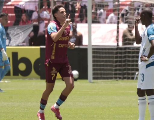 Macará golpeó de entrada y salida para derrotar a Liga en Ponciano