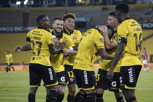 Con lo justo Barcelona derrotó en casa a Leones F.C.