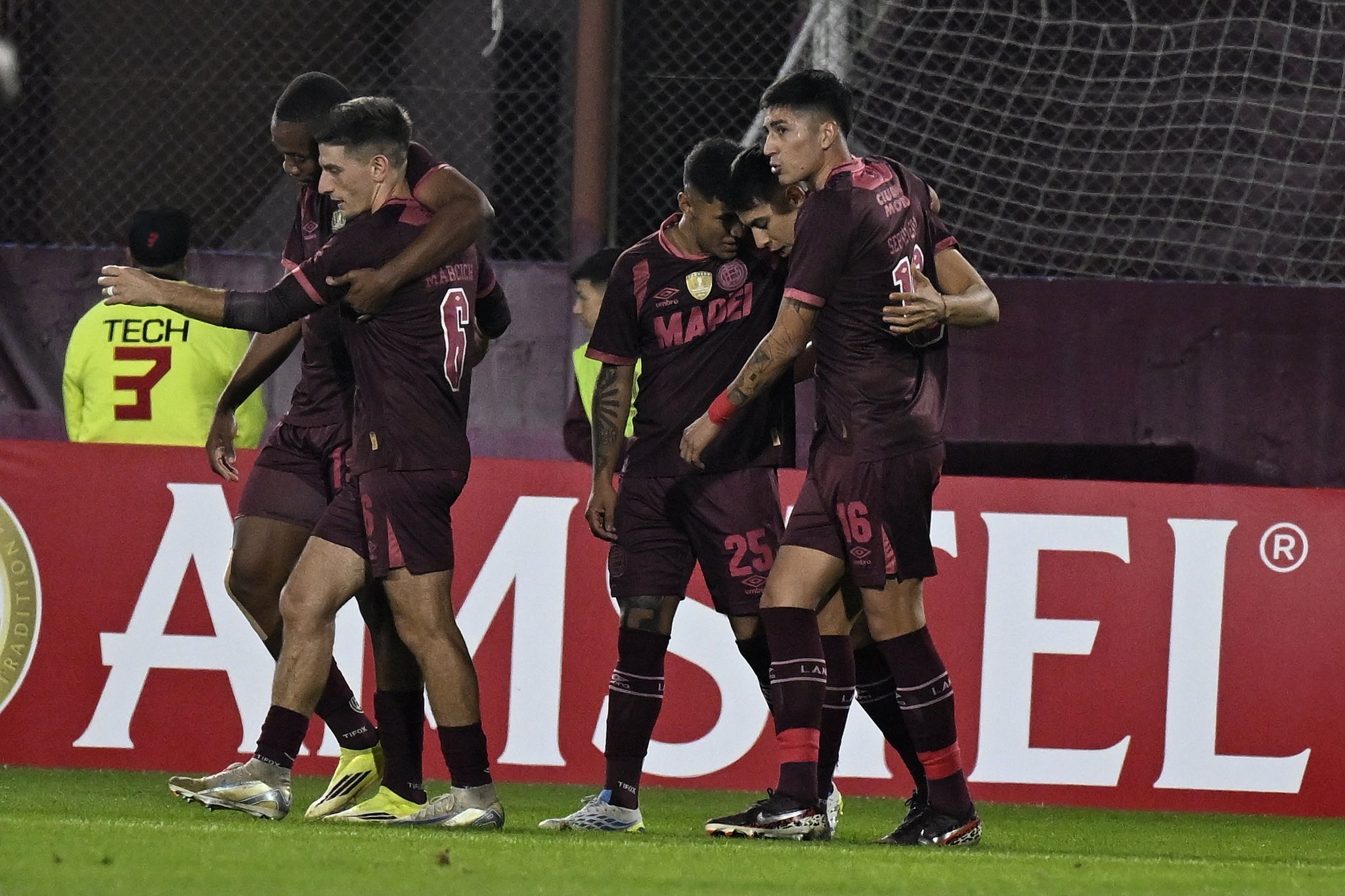 Lanús se hace de gran triunfo ante Liga de Quito