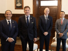 Presidentes de la FEF, FIFA y CONMEBOL visitaron el Palacio de Carondelet