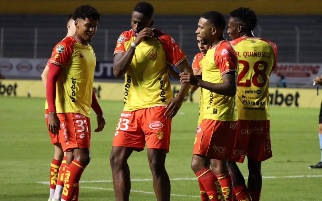 Aucas sigue entre los punteros con triunfo ante Manta
