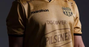 Barcelona presenta su camiseta conmemorativa por su 101 aniversario