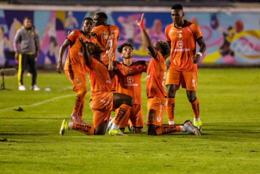 Libertad en un gran partido se reencontró con el triunfo cortando con la racha ante Aucas